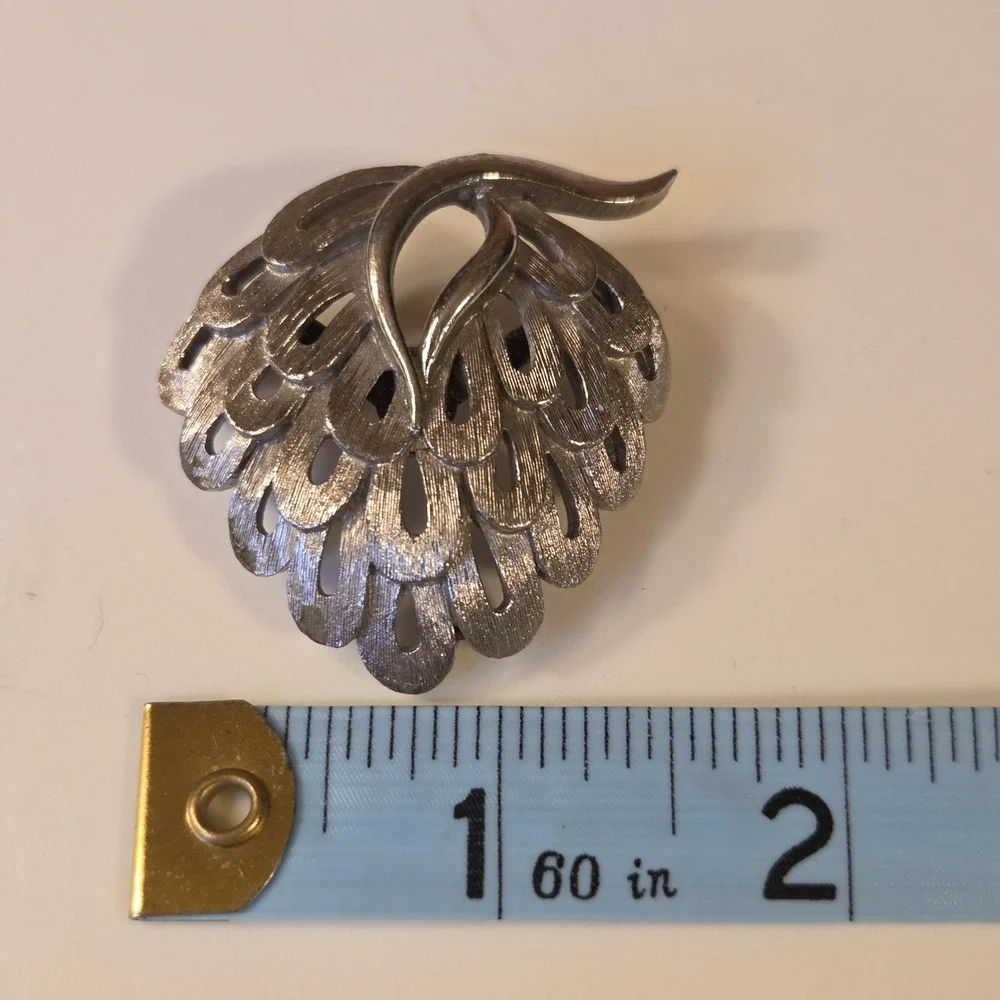 Vintage JONETTE JEWELRY JJ Signed Brushed Silver Tone Leaf Cluster Brooch AS IS